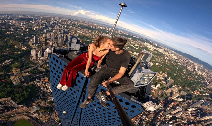 การเล่าเรื่องในหนัง Skywalkers: A Love Story เนียนทุกฉาก